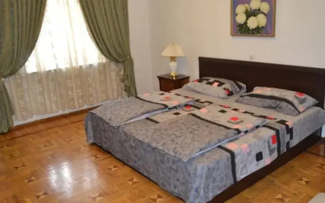 Apartment on Teryan Street