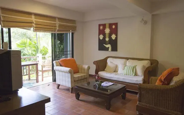 Lovely Nai Harn Apartment
