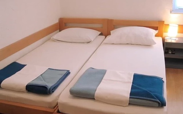 Apartments and Rooms Mladen