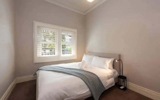Renovated 3 Bedroom Family Home in Richmond With Parking