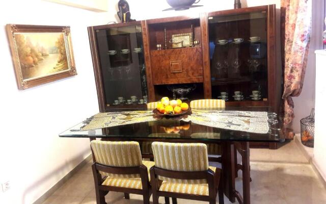 Peggy's Villa-House with private pool 25' from Athens Intl Airport