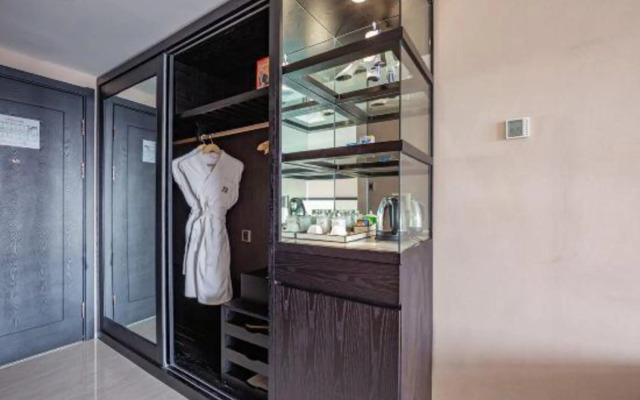 HR-East Hotel