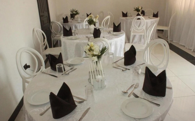 Balmoral Beach Hotel