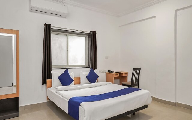 OYO 19530 SilverKey Vishrantwadi