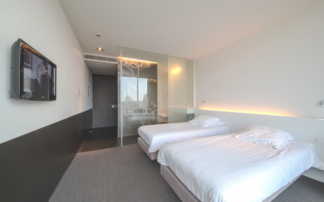 D-Hotel