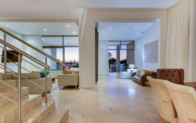 Harrier Place - Four Bedroom Villa, Sleeps 8