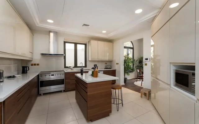 Beachfront 6BR Villa w Private Pool at the Palm