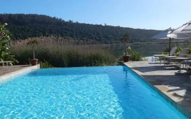 Traders Hotel & Restaurant