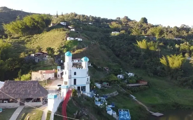 Hotel y Termales Castillo del Lago