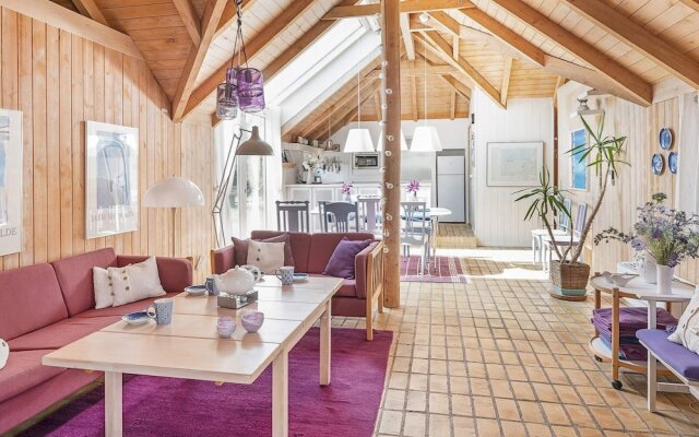 10 Person Holiday Home in Fjerritslev-by Traum