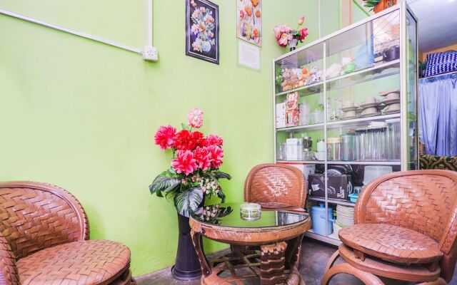 OYO 91882 Bilqis Homestay NearThe Hot River, Dog Run