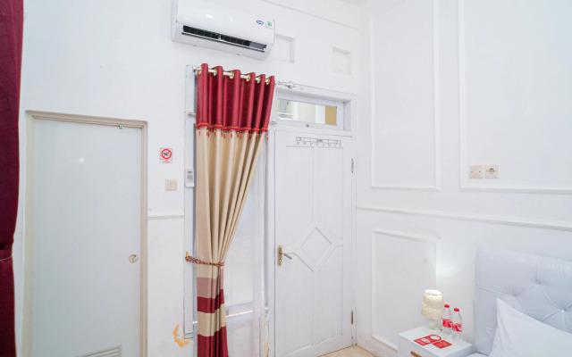 RedDoorz Syariah @ Aura Homestay