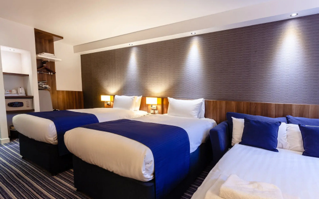Holiday Inn Express Edinburgh Airport by IHG