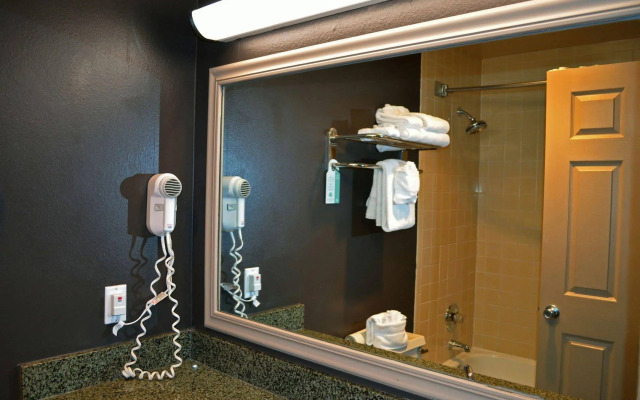 Holiday Inn Tacoma Mall by IHG