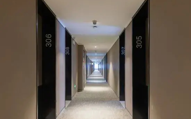 Starway Hotel (Beijing Guangqumenwai Metro Station)