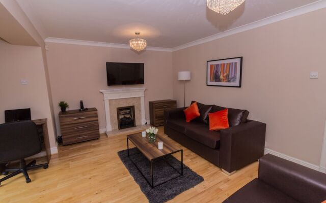Luxury 5 Bed house in Windsor