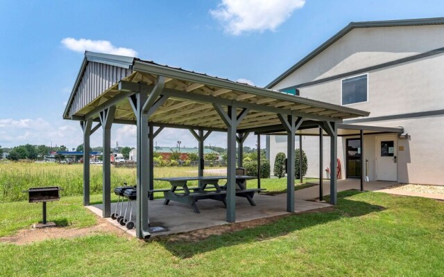 Econo Lodge Inn & Suites Demopolis