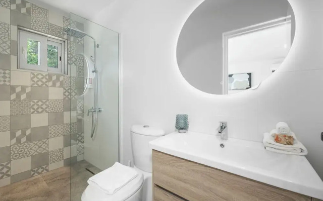 Brand NEW Private Pool King Beds Palmbeach