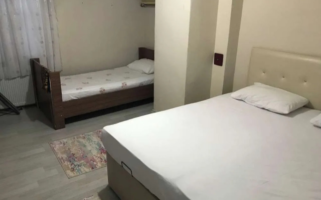 Karabina Green Apart