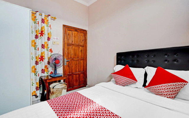 OYO 90234 Dhoho Family Guest House