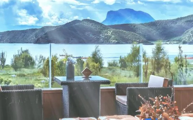 Blue Lakeside Hotel
