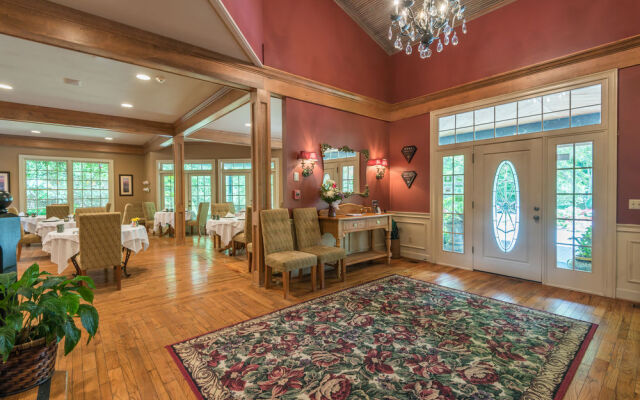 Eight Gables Inn