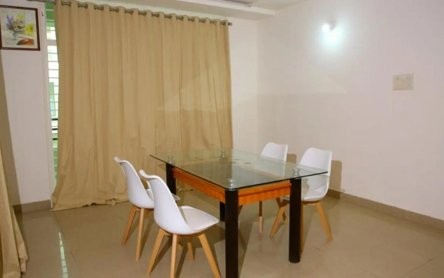 OYO 12459 SilverKey Gachibowli