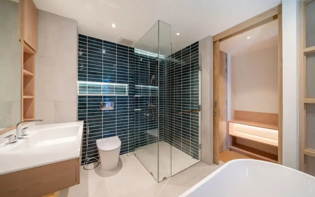 Sea View Chic Design 2BR Karon Condo 16C