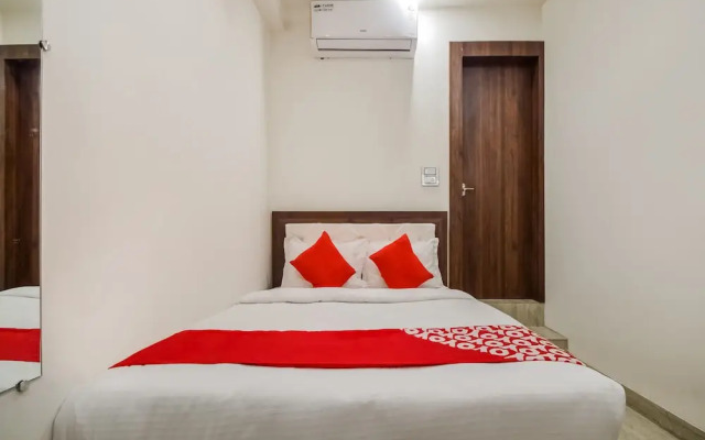 OYO 26124 Silver Palm