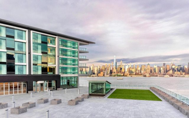 Envue, Autograph Collection