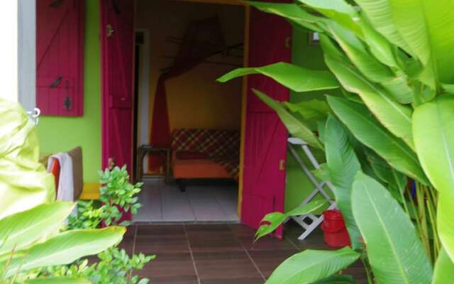 Bungalow With one Bedroom in Guadeloupe, With Pool Access, Enclosed Ga