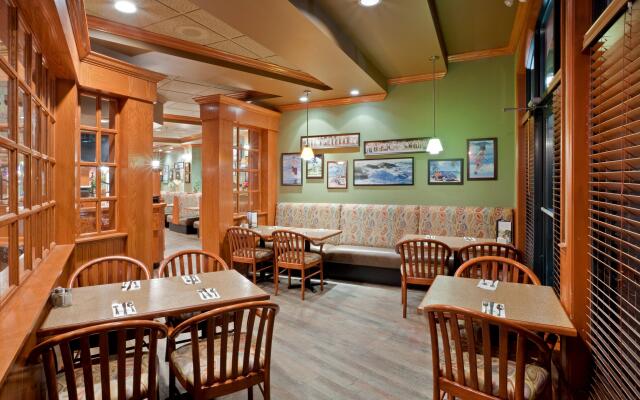 Holiday Inn Hotel & Suites North Vancouver by IHG