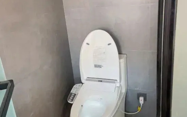 v E-sports hotels