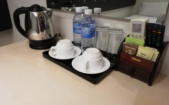 Ease Hotel