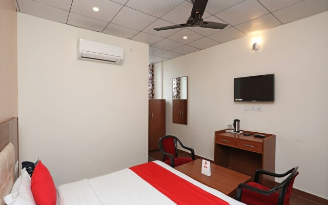 OYO 33014 Bhagwati Palace Guest House