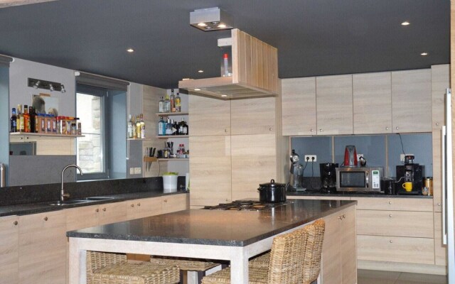Luxurious Holiday Home in Heyd Durbuy with Sauna And Pool