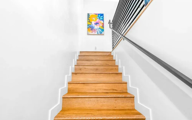Stylish Sherman Oaks Townhouse W/ 3 Master Suites