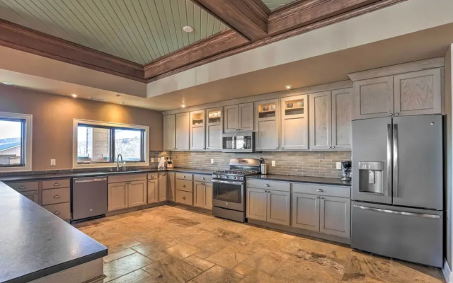 Main Street Strugis Apt w/ High-end Features