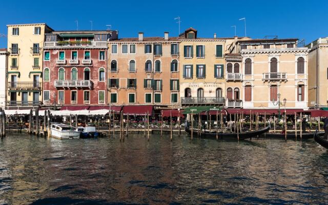 Rialto Bridge Romantic House