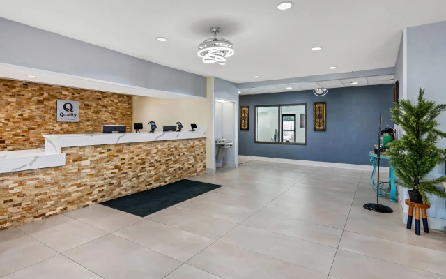 Quality Inn & Suites Manhattan