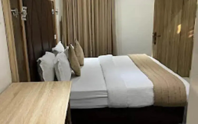 D Avalon Suites