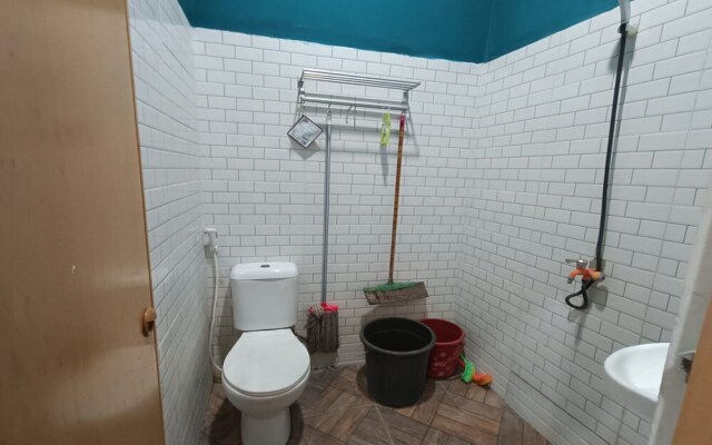 OYO Life 93158 Kost Asaka