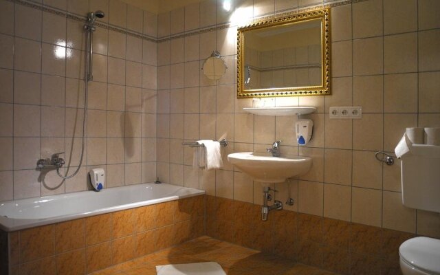 Autobahnrestaurant & Motorhotel Pack