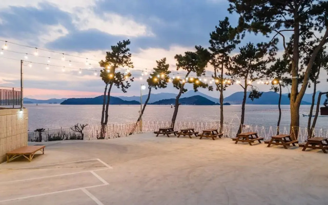 Geoje Daol Pool Villa Pension