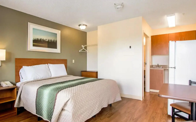 HomeTowne Studios by Red Roof Denver - Lakewood West
