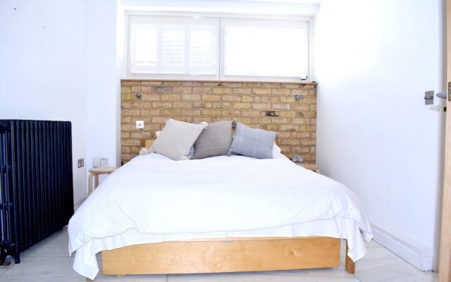 Beautiful 1 Bedroom House in East London