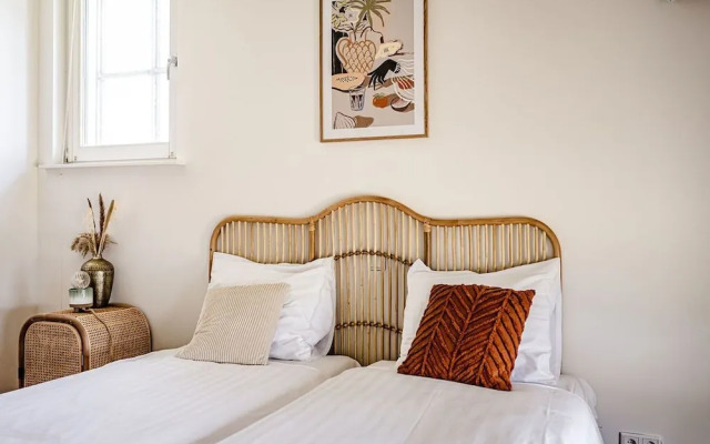 Tiny Parks Cast Away