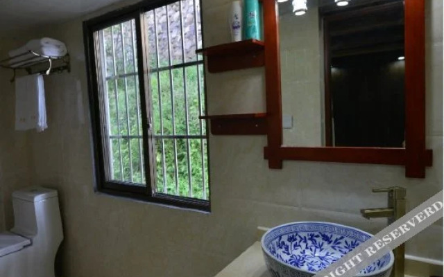 Yangwang Buluo Hotel