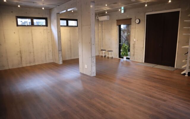 Treeside Hotel & Apartment