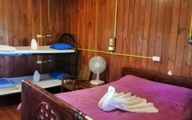 Crossroads House - Hostel